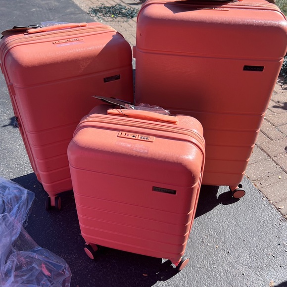 Champs 3 piece luggage set - Picture 2 of 8